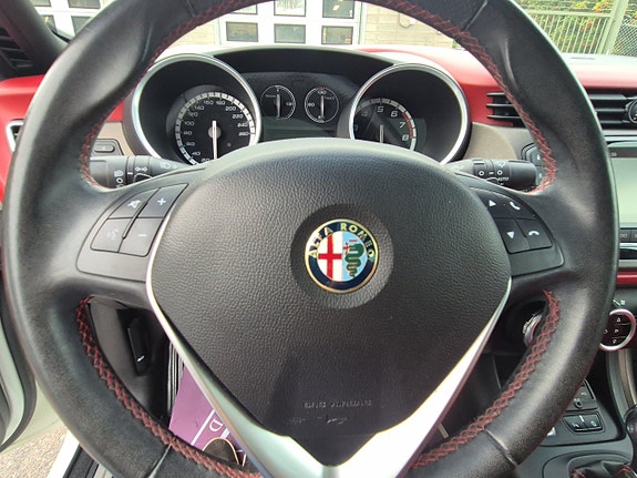 Alfa Romeo Giulietta 13 of 20