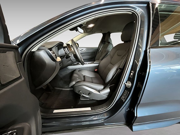 Volvo XC60 9 of 16