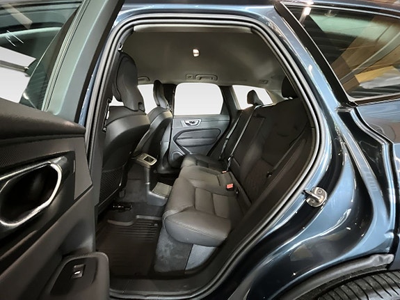 Volvo XC60 10 of 16