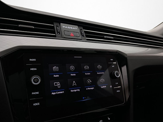 Volkswagen Passat 24 of 30