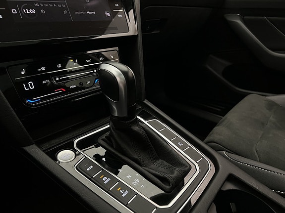 Volkswagen Passat 27 of 30