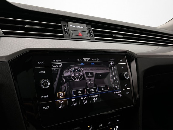 Volkswagen Passat 21 of 30