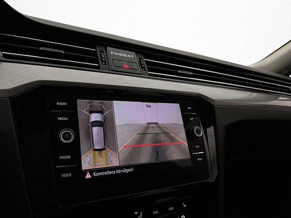 Volkswagen Passat 10 of 30