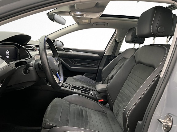 Volkswagen Passat 16 of 30