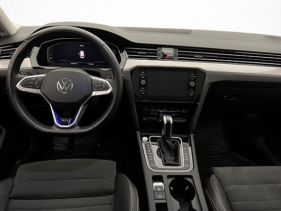 Volkswagen Passat 17 of 30
