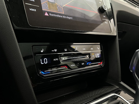 Volkswagen Passat 26 of 30