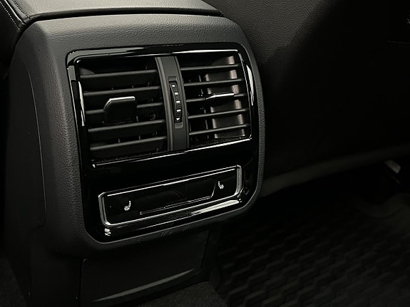 Volkswagen Passat 14 of 30