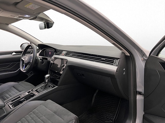 Volkswagen Passat 19 of 30