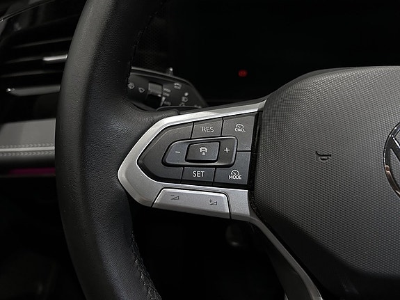 Volkswagen Passat 11 of 15