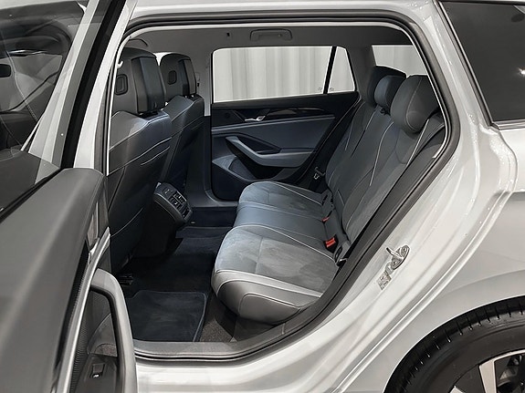 Volkswagen Passat 8 of 15