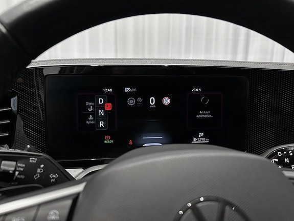 Volkswagen Passat 13 of 15