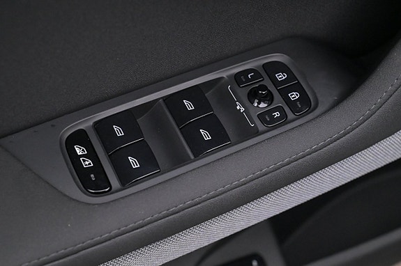 Polestar 2 10 of 27
