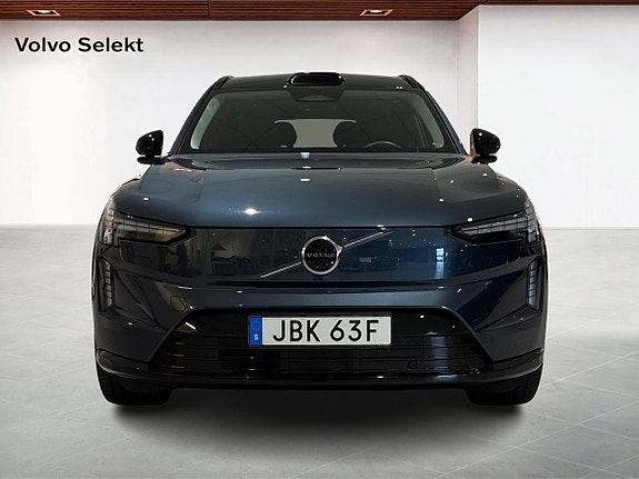 Volvo EX90 2 of 20