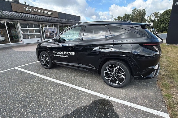 Hyundai Tucson 2 of 2