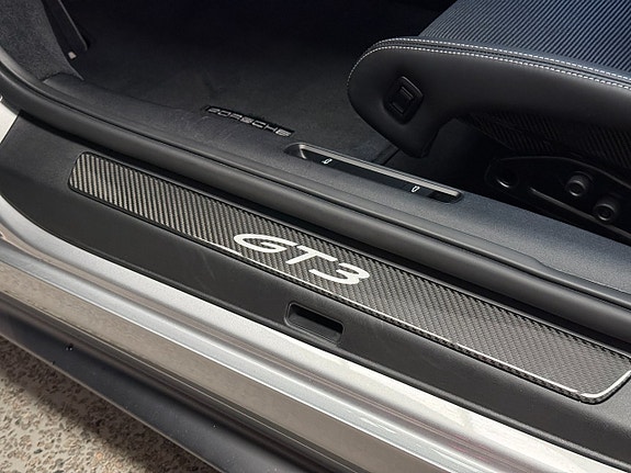 Porsche 911 GT3 16 of 30