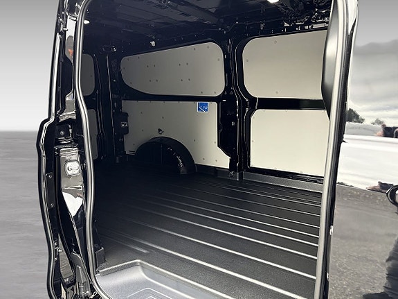 Ford E-Transit 16 of 20