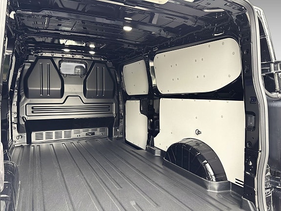Ford E-Transit 14 of 20