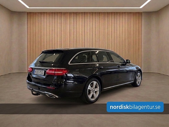 Mercedes-Benz E220 3 of 14