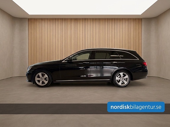 Mercedes-Benz E220 2 of 14