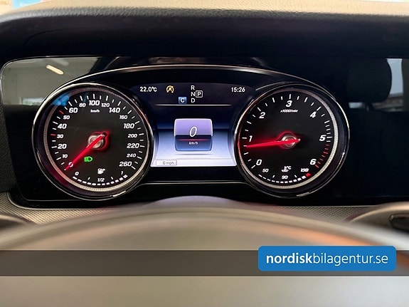 Mercedes-Benz E220 11 of 14