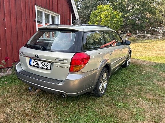 Subaru Outback 3 of 10