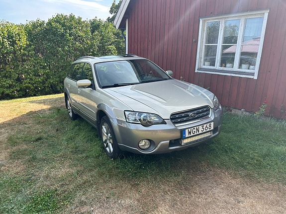 Subaru Outback 2 of 10
