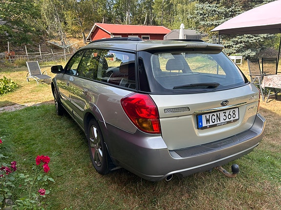 Subaru Outback 4 of 10