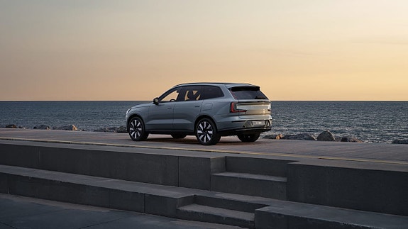 Volvo EX90 13 of 30