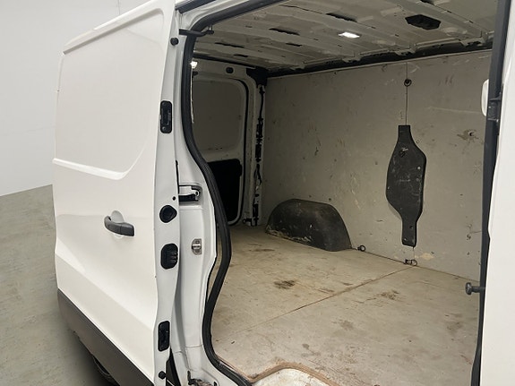 Renault Trafic 11 of 29