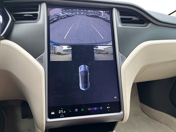 Tesla Model S 15 of 18