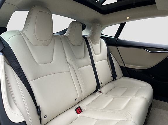 Tesla Model S 12 of 18