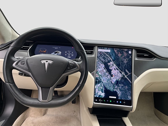 Tesla Model S 11 of 18