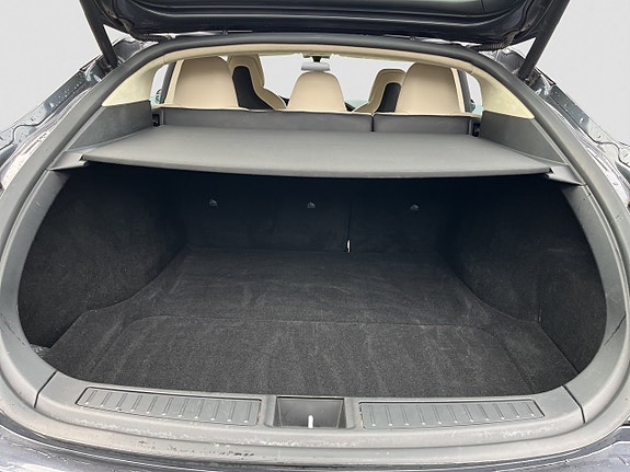 Tesla Model S 16 of 18
