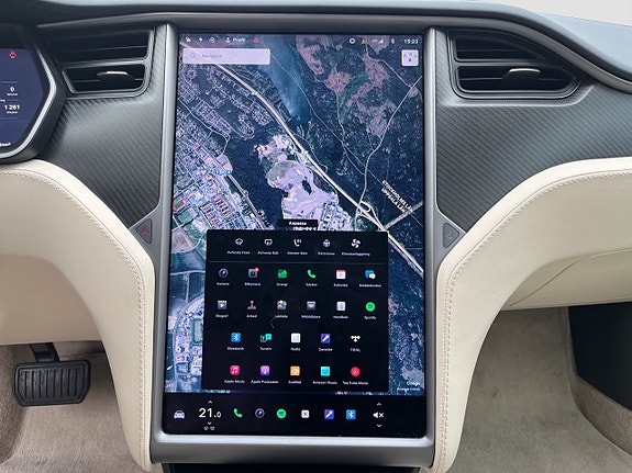 Tesla Model S 14 of 18