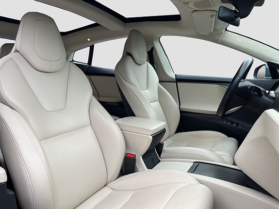 Tesla Model S 13 of 18