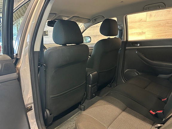 Toyota Avensis 9 of 20