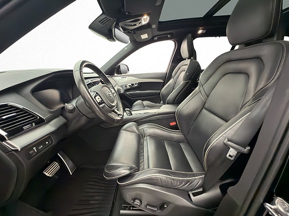 Volvo XC90 16 of 30