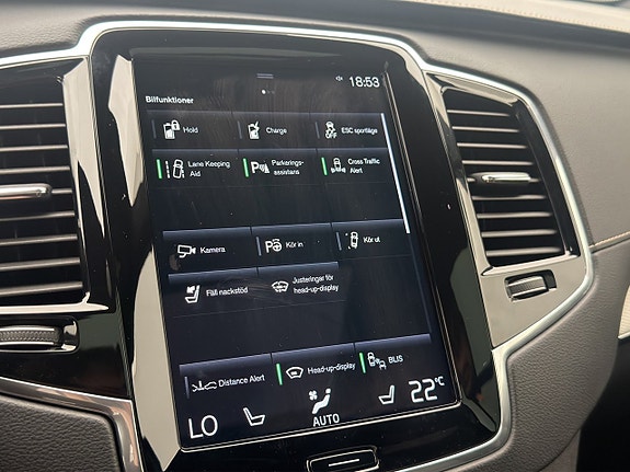 Volvo XC90 27 of 30