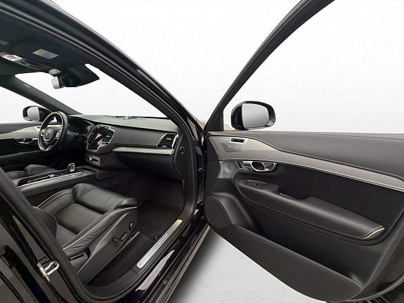 Volvo XC90 19 of 30