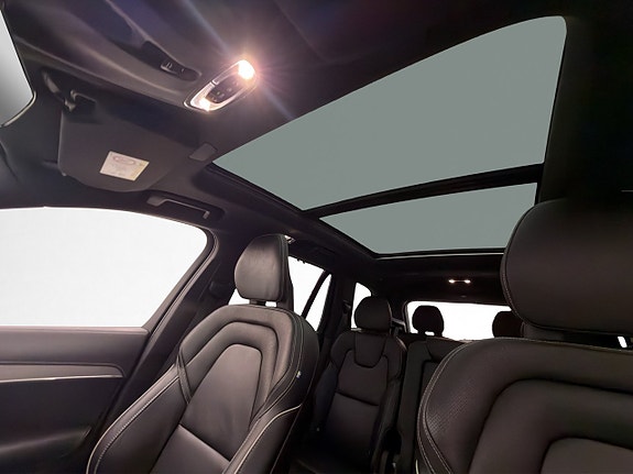 Volvo XC90 11 of 30