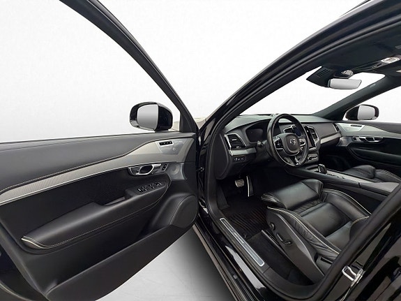 Volvo XC90 15 of 30