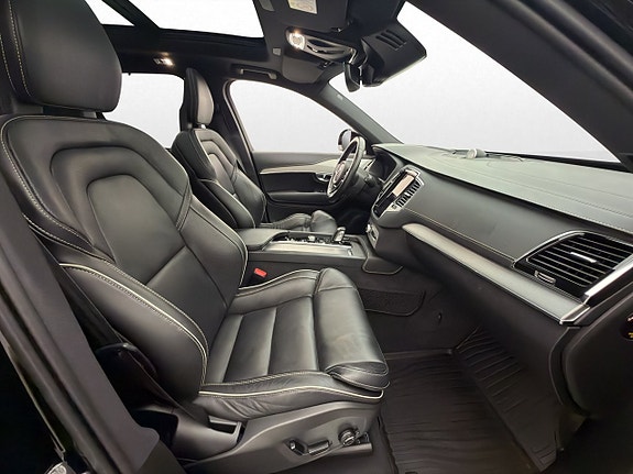 Volvo XC90 18 of 30
