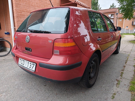 Volkswagen Golf IV 2 of 8