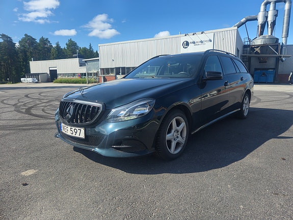 Mercedes-Benz E220 2 of 2