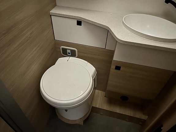 Challenger 318 Queensbed Ultimate Edition M26 - Fiat Ducato 2.2L 140 HK Automat 17 of 21