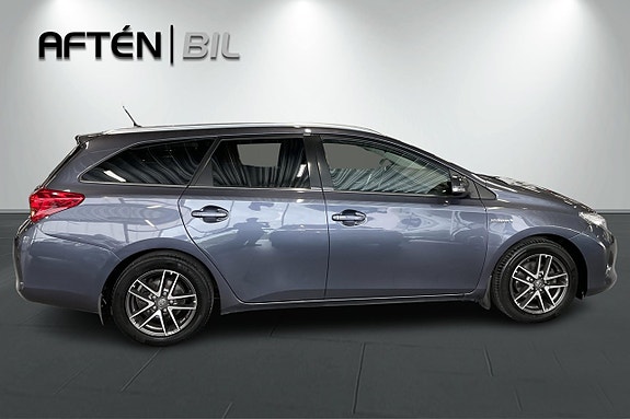Toyota Auris 7 of 22