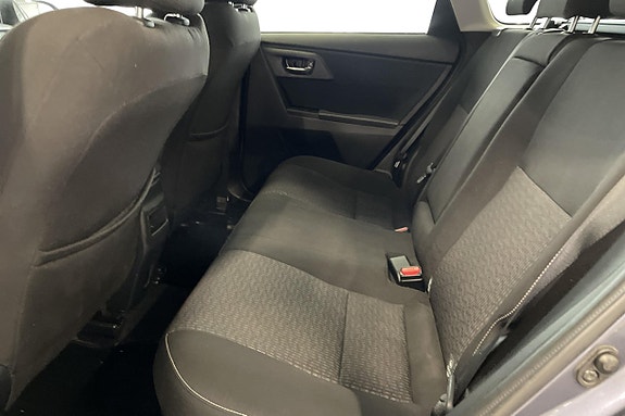 Toyota Auris 16 of 22