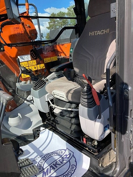 Hitachi ZX 135 US-6 5 of 8