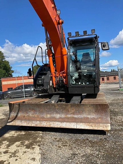 Hitachi ZX 135 US-6 4 of 8