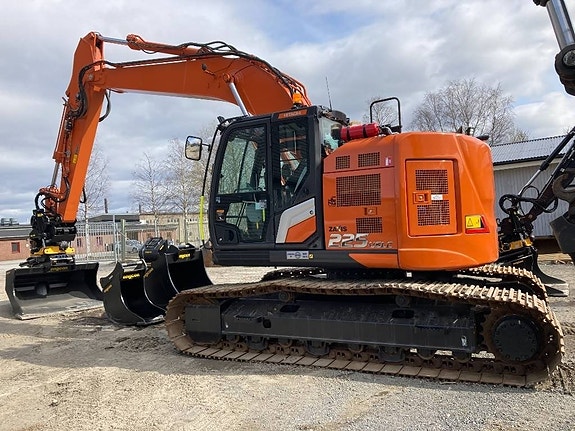 Hitachi ZX 225 US LC